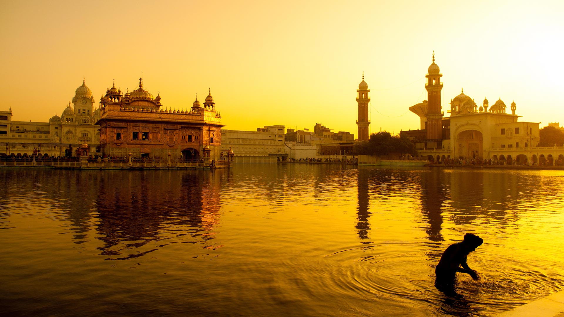 Download Sunset On Amritsar Golden Temple HD Wallpaper | Wallpapers.com